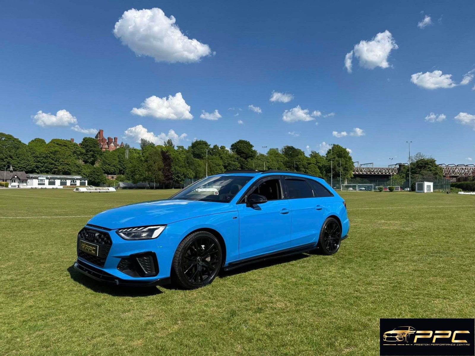 Audi A4 2.0 TFSI Quattro Vorsprung Avant – 2022 Riviera Blue - Image 13