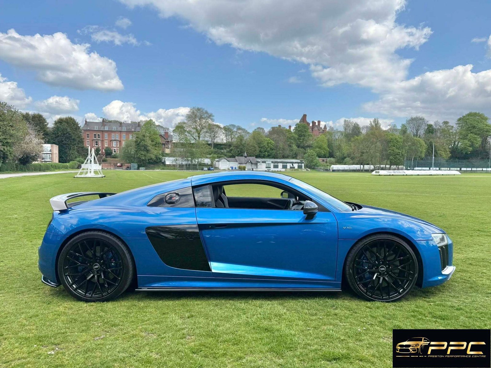 Audi R8 5.2 V10 Plus Carbon Edition Coupe – Mugello Blue - Image 7