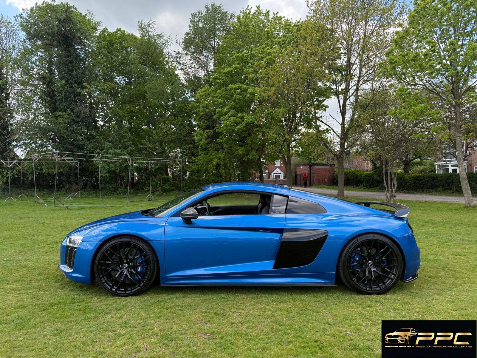 Audi R8 5.2 V10 Plus Carbon Edition Coupe – Mugello Blue - Image 2